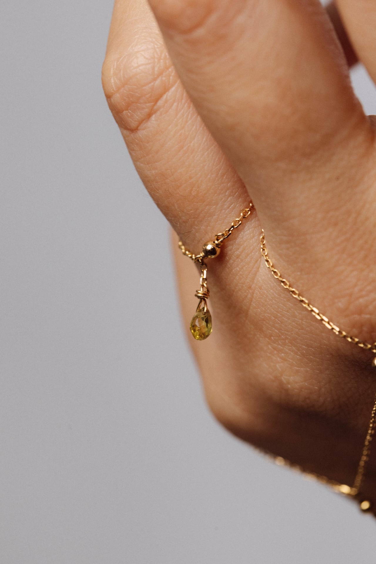 Mia Ring – 750‰ Gold – Light Green Sapphire