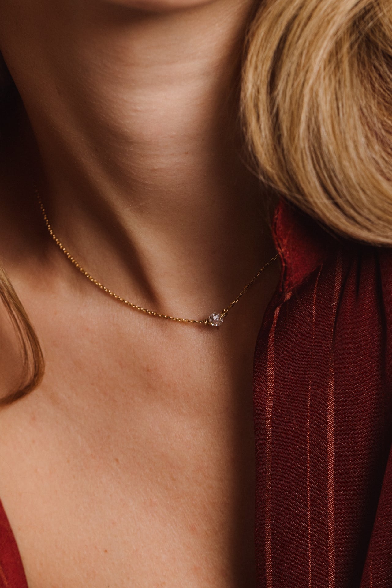 Oriana short necklace - 18k gold with white diamond