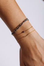Collier-bracelet Queen Précieuse porté au poignet en double tour