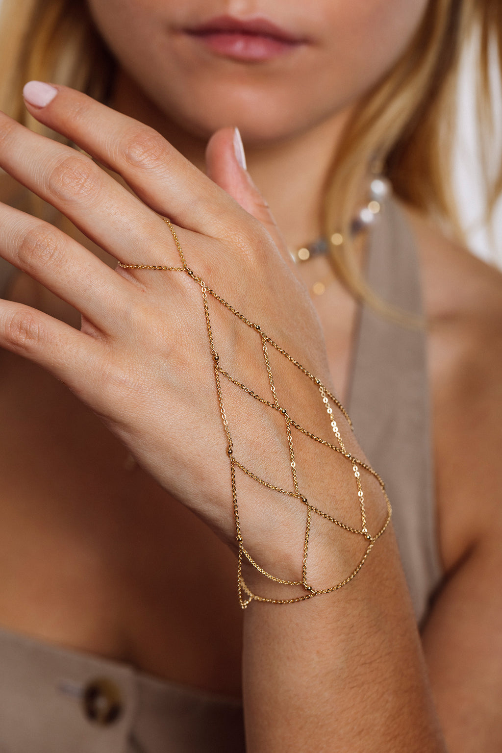 Mesh hand jewelry