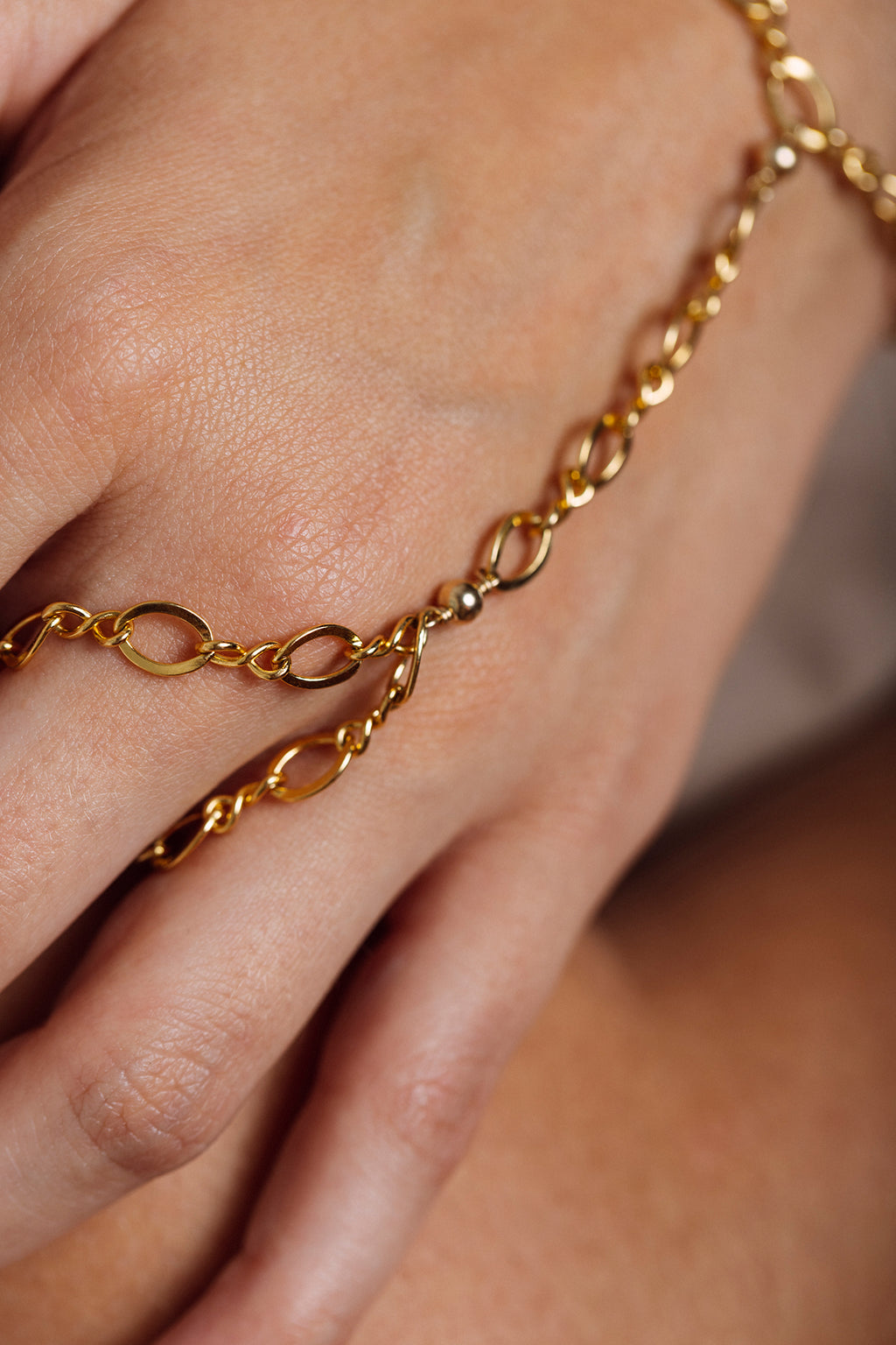 Ariane hand jewel