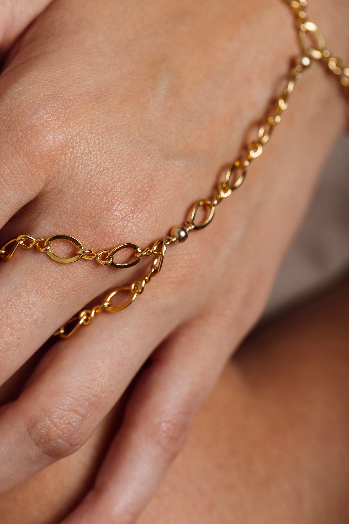 Ariane hand jewel