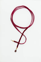 Collier Antoinette bordeaux à plat, cordon d'un mètre et pampilles de spinelle