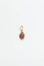 Pendentif Victoire à plat, quartz fraise rose ovale cerclé d'un fil d'or