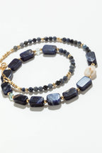 Détail du collier Louise, sodalites bleu nuit et perles de culture