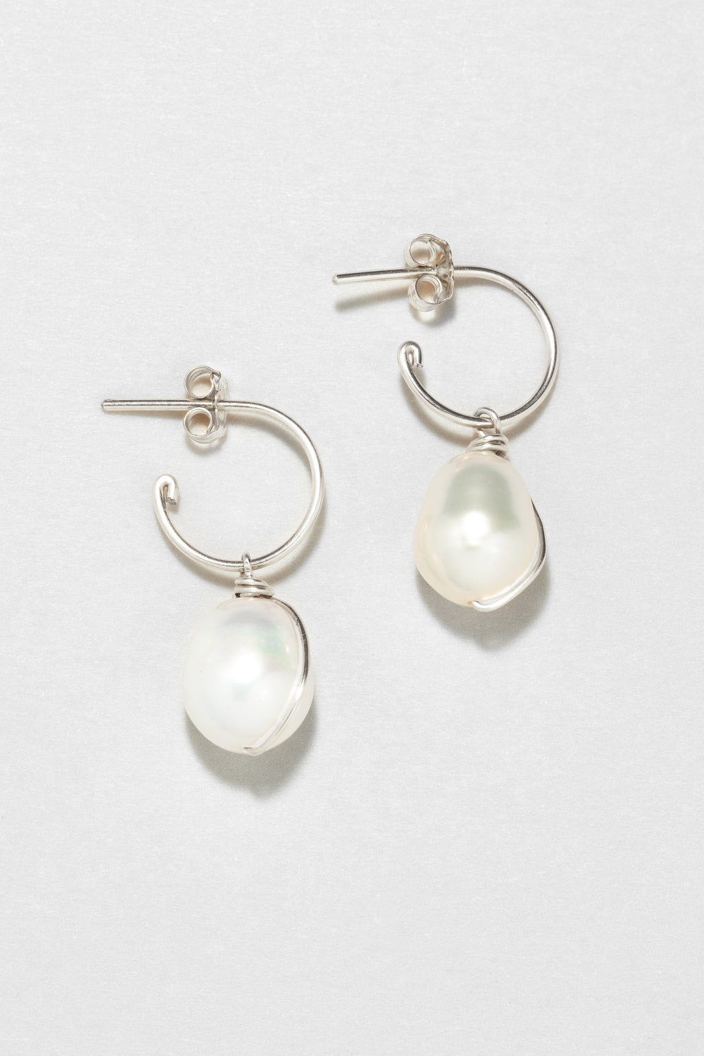 Medium Stella hoop earrings - Silver with large cultured pearl