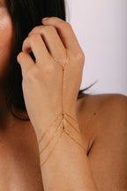 Iro hand jewel