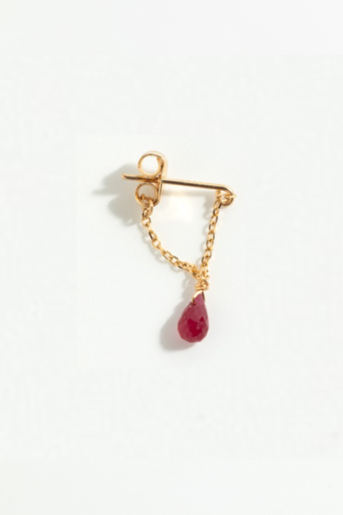 Mia Earring – 750‰ Gold – Dark Pink Sapphire