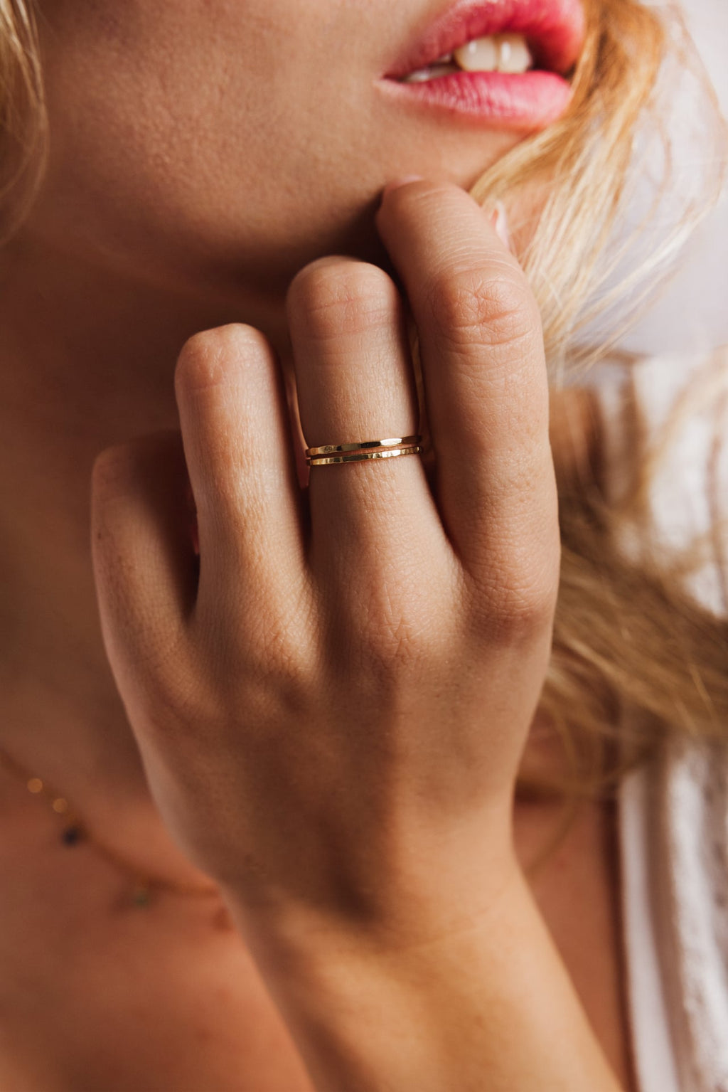 Hammered ring box - 750‰ gold