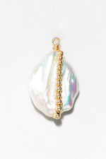 Large Cauri pendant - Cultured pearl