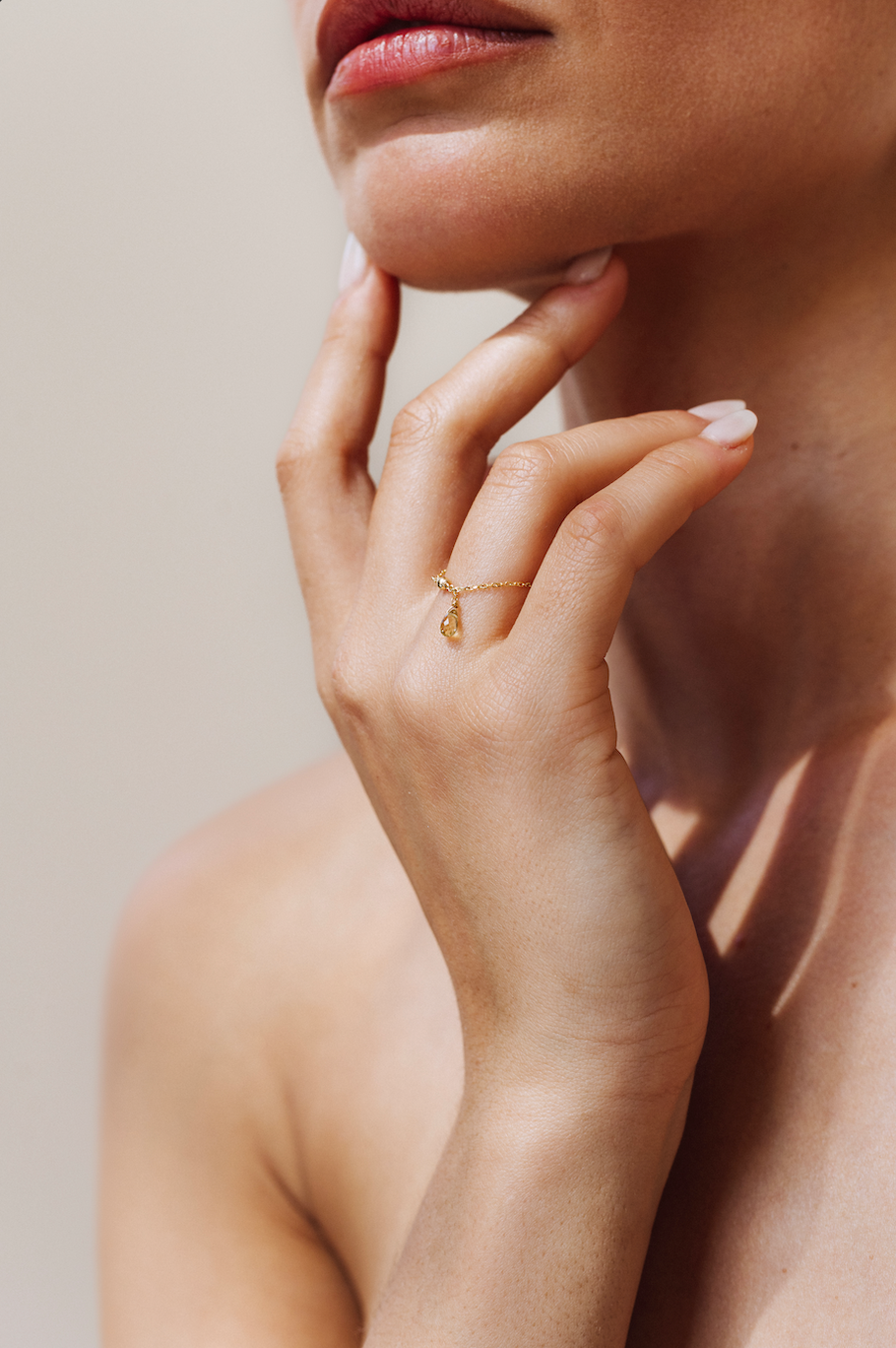 Mia Ring – 750‰ Gold – Dark Blue Sapphire