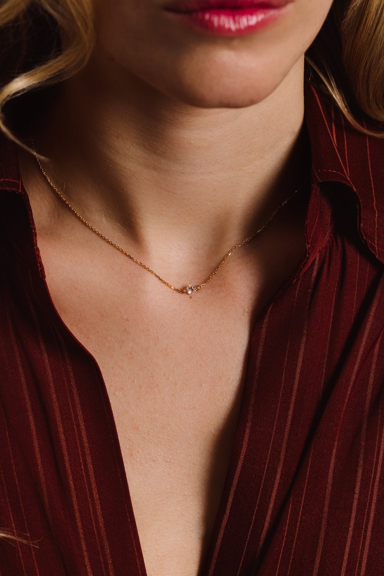 Oriana short necklace - 18k gold with white diamond
