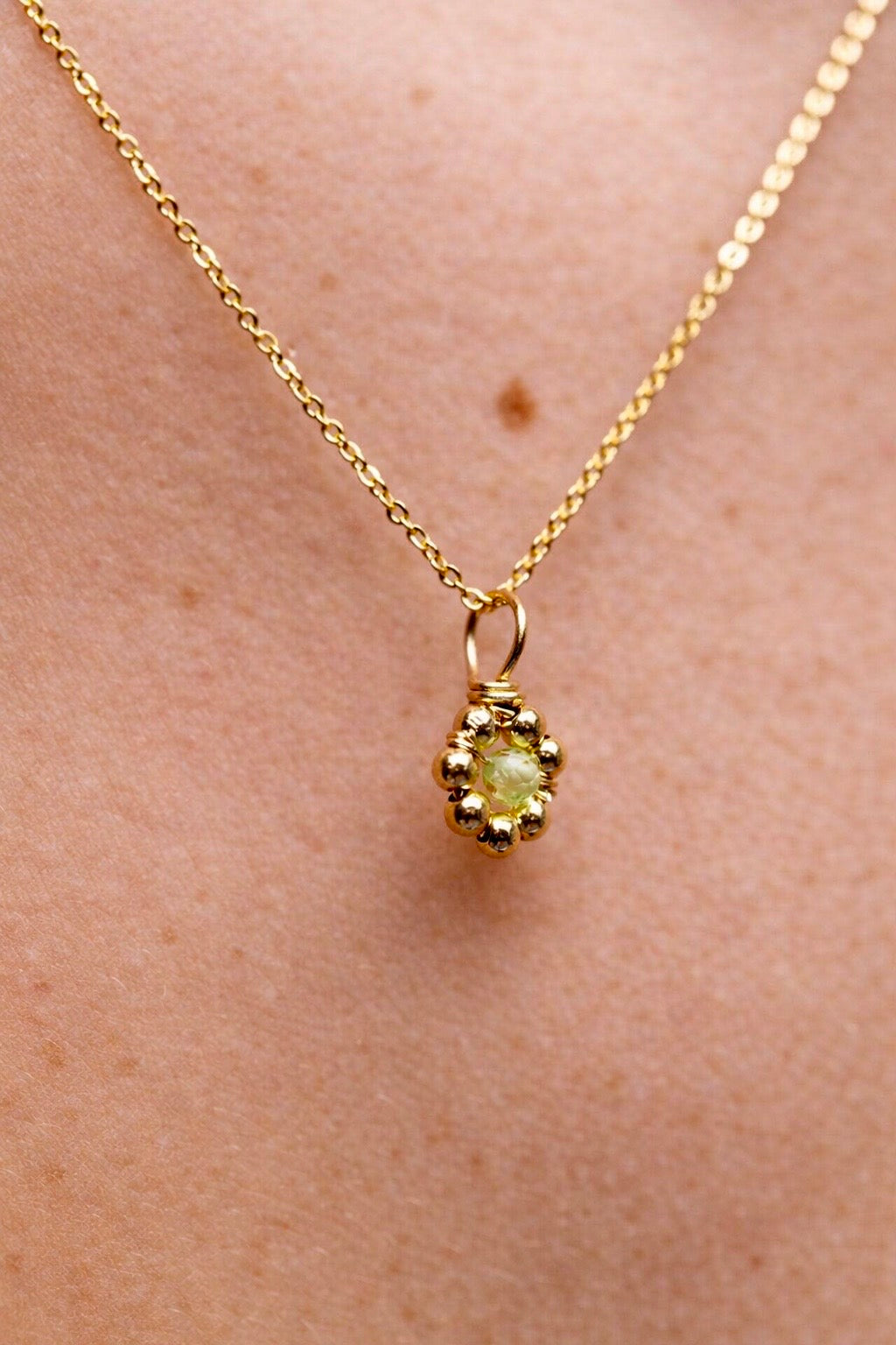 Daisy Pendant - Peridot