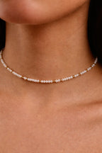 Collier-bracelet Queen perle de culture porté en ras de cou