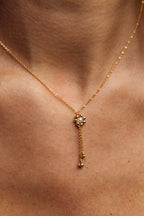 Daisy tie necklace - Cultured pearl