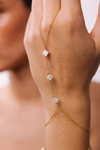 Swan hand jewel - Mother of pearl