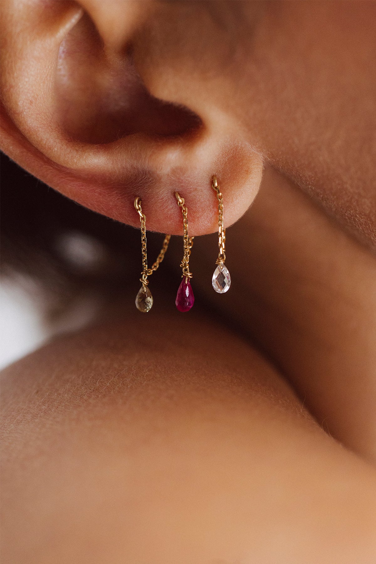 Mia Earring – 750‰ Gold – Dark Pink Sapphire
