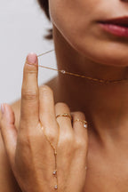 Oriana short necklace - 18k gold with white diamond