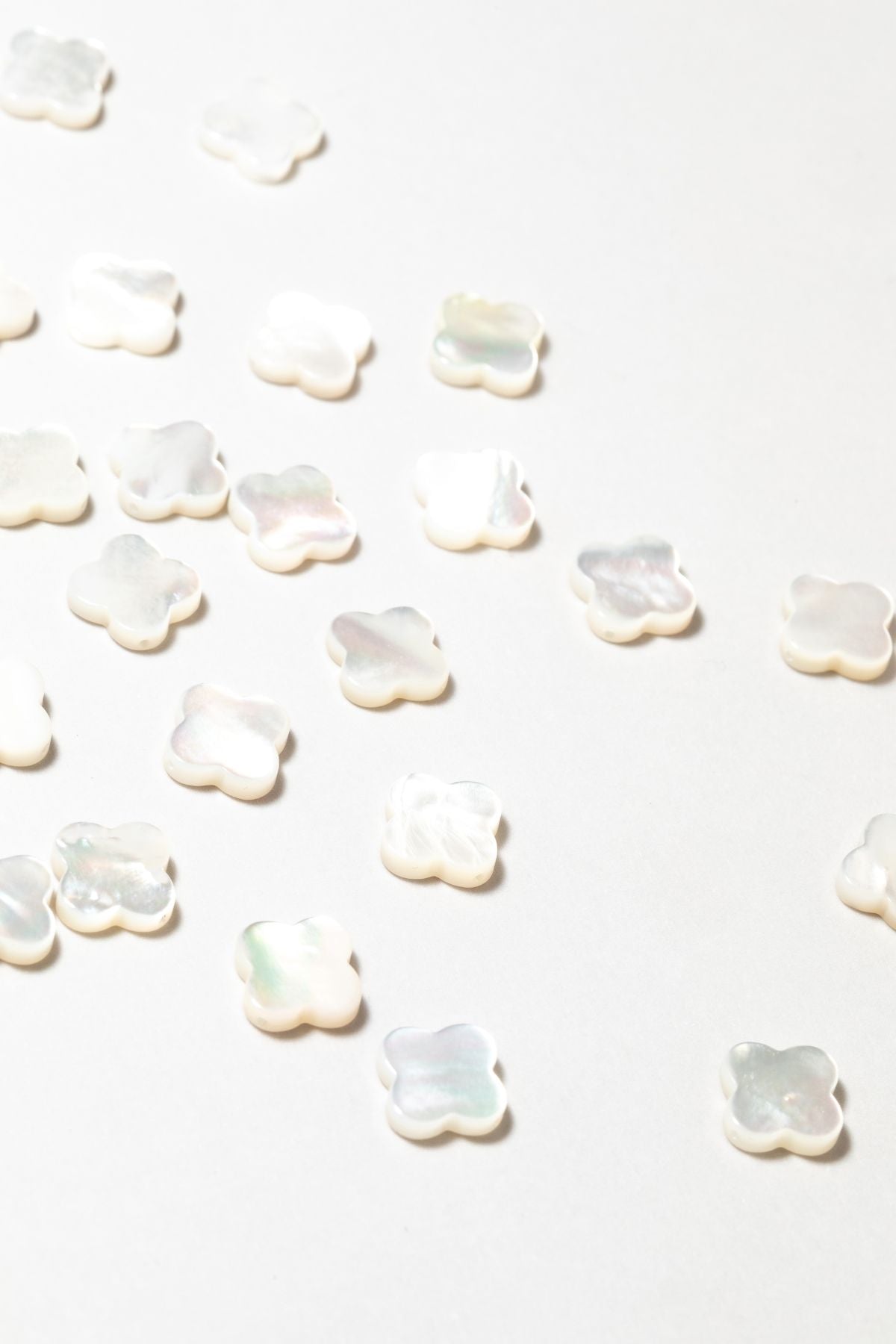 Swan chain ring - Mother of pearl