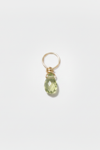 Pendentif Mia en or 18 carats, saphir vert clair en goutte facettée suspendu à un anneau d'or
