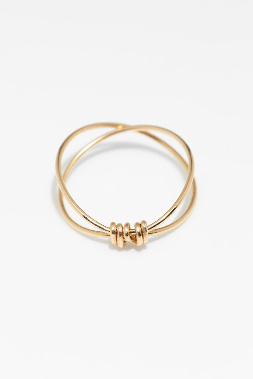 Ananta Crossed Ring – 750‰ Gold