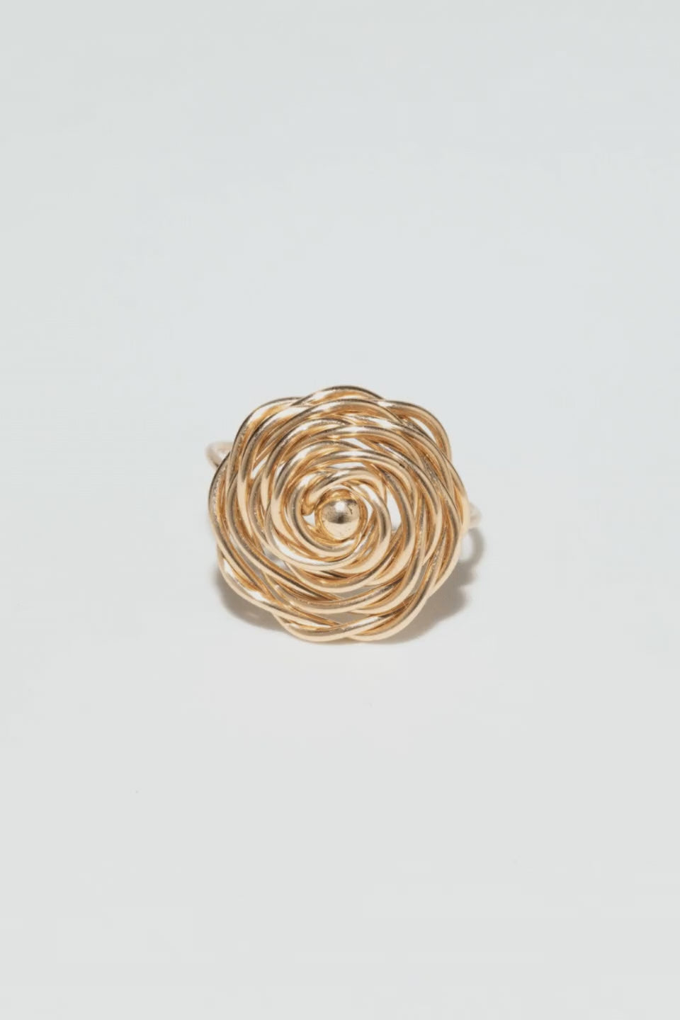 Bague Rosa en or, vue en rotation