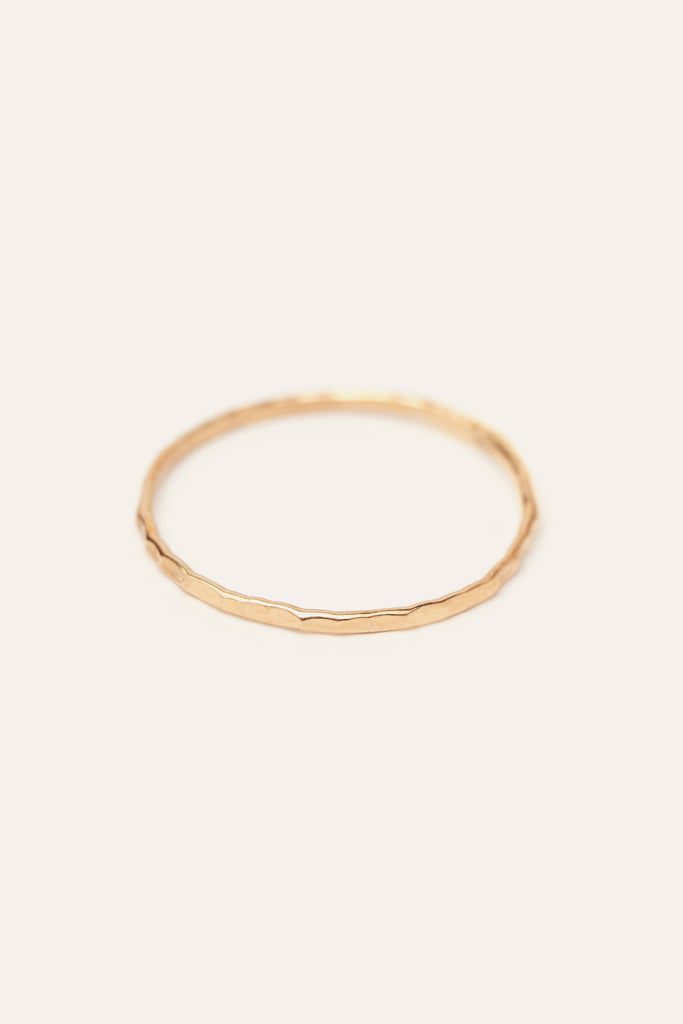 Dense hammering ring - Gold 750 ‰