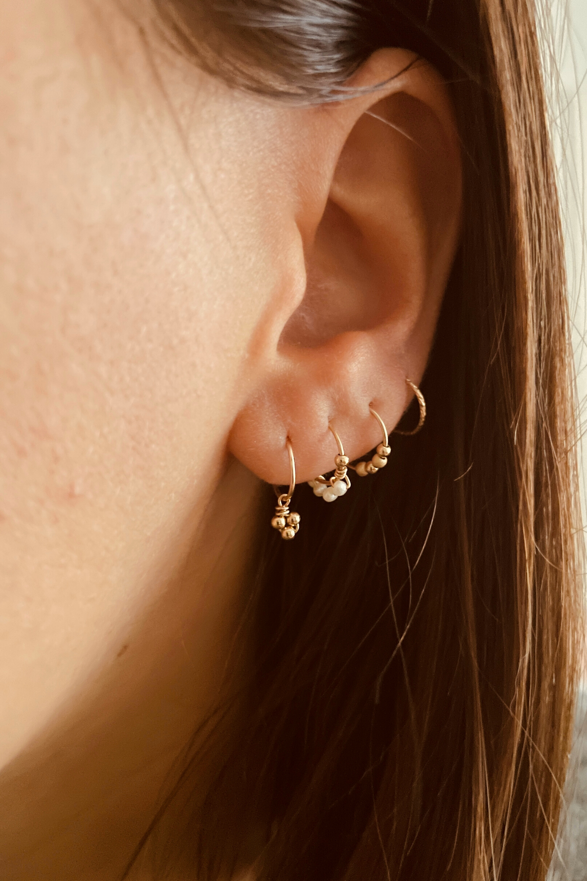 look de mini boucles d'oreilles en gold filled or